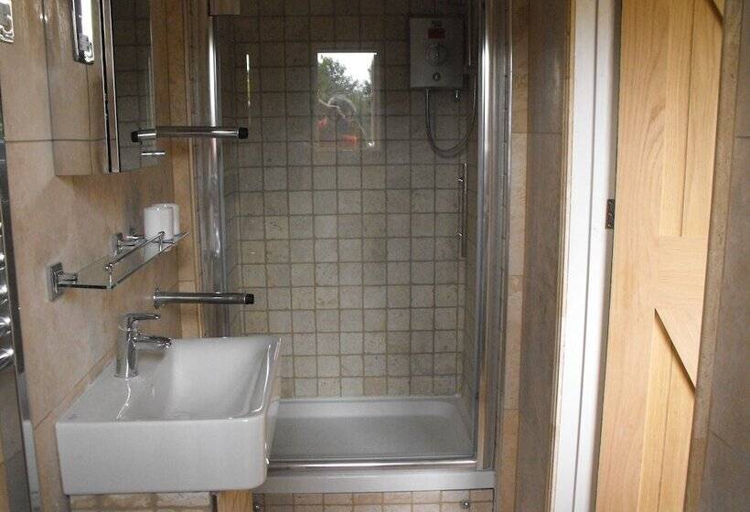 Lovely 1 Bed Cottage In Rural Cowbeech Hailsham