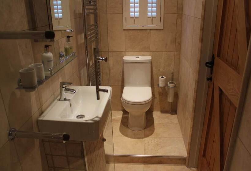 Lovely 1 Bed Cottage In Rural Cowbeech Hailsham