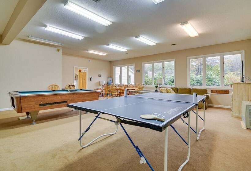 Ski & Golf: Cozy North Conway Mountain Cabin!