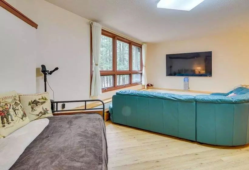 Ski & Golf: Cozy North Conway Mountain Cabin!