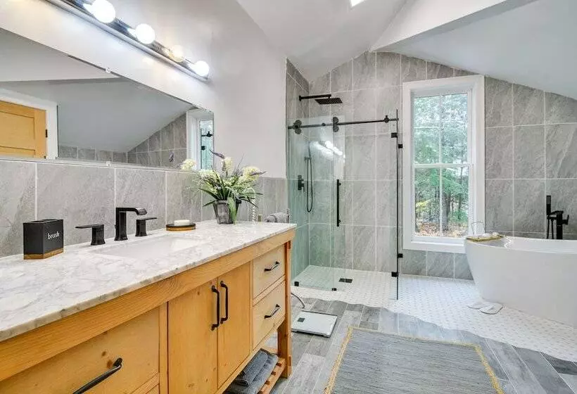 Ski & Golf: Cozy North Conway Mountain Cabin!