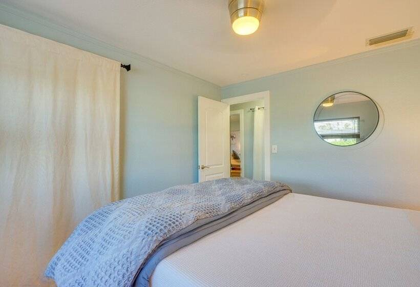 North Fort Myers Home W/ Hot Tub & Boat Dock