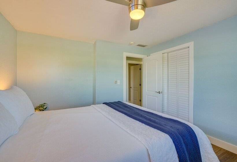 North Fort Myers Home W/ Hot Tub & Boat Dock