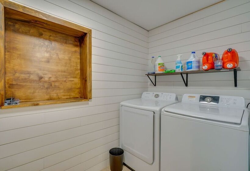 North Fort Myers Home W/ Hot Tub & Boat Dock