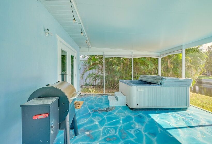 North Fort Myers Home W/ Hot Tub & Boat Dock