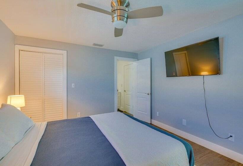 North Fort Myers Home W/ Hot Tub & Boat Dock