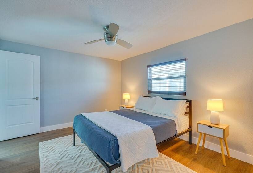 North Fort Myers Home W/ Hot Tub & Boat Dock