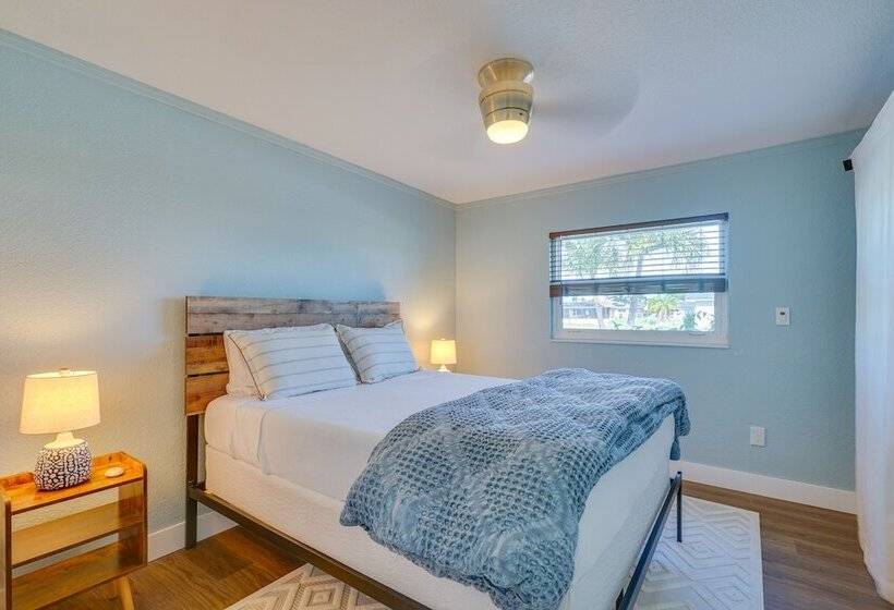 North Fort Myers Home W/ Hot Tub & Boat Dock