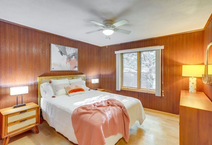 Peaceful New Buffalo Home: Walk To Lake Michigan!