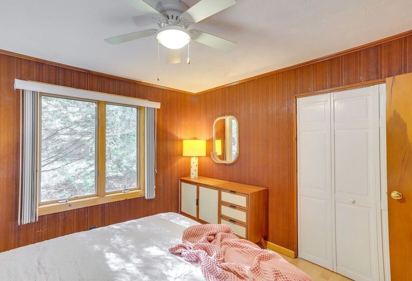 Peaceful New Buffalo Home: Walk To Lake Michigan!