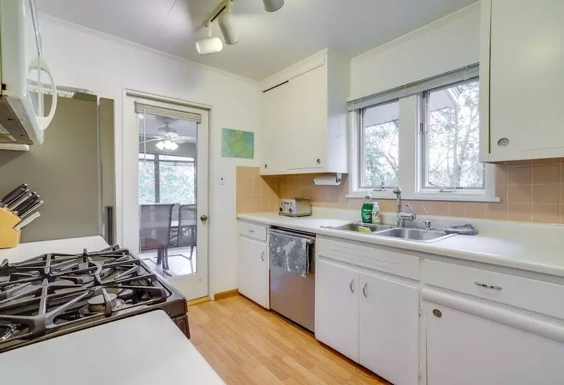 Peaceful New Buffalo Home: Walk To Lake Michigan!