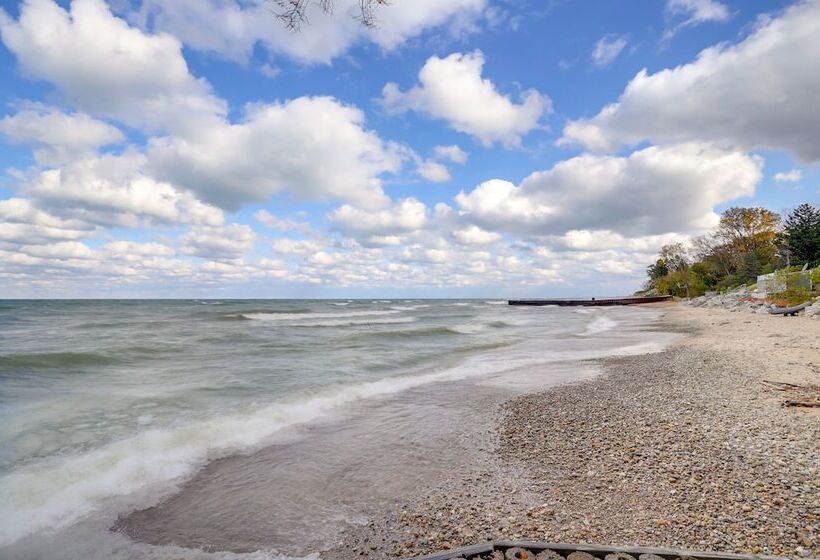 Peaceful New Buffalo Home: Walk To Lake Michigan!