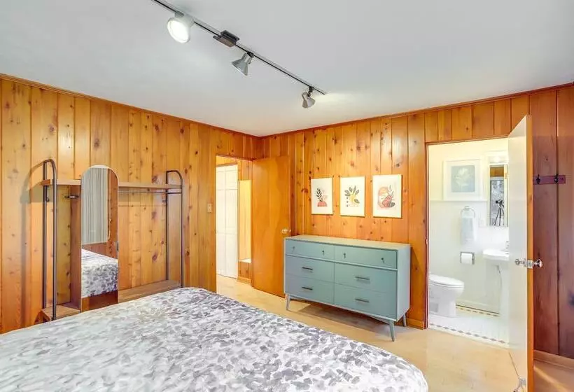 Peaceful New Buffalo Home: Walk To Lake Michigan!