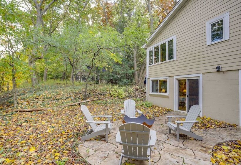 Peaceful New Buffalo Home: Walk To Lake Michigan!
