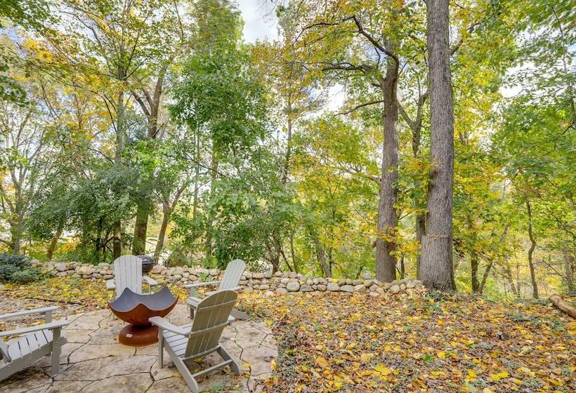 Peaceful New Buffalo Home: Walk To Lake Michigan!