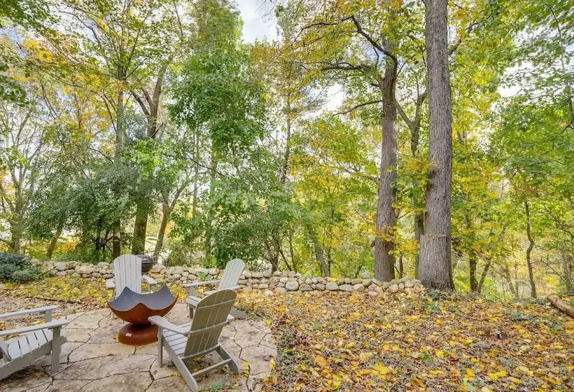 Peaceful New Buffalo Home: Walk To Lake Michigan!