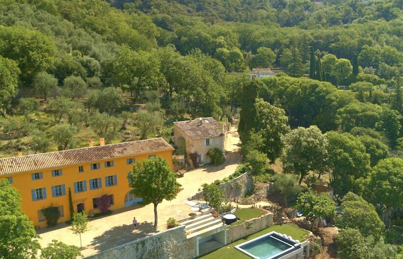 بنسيون Domaine De La Cascade Parfumée