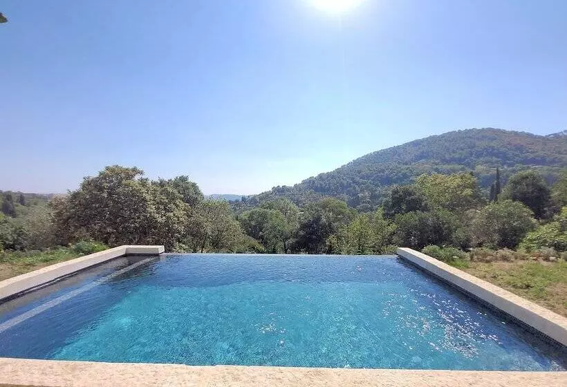 پانسیون Domaine De La Cascade Parfumée