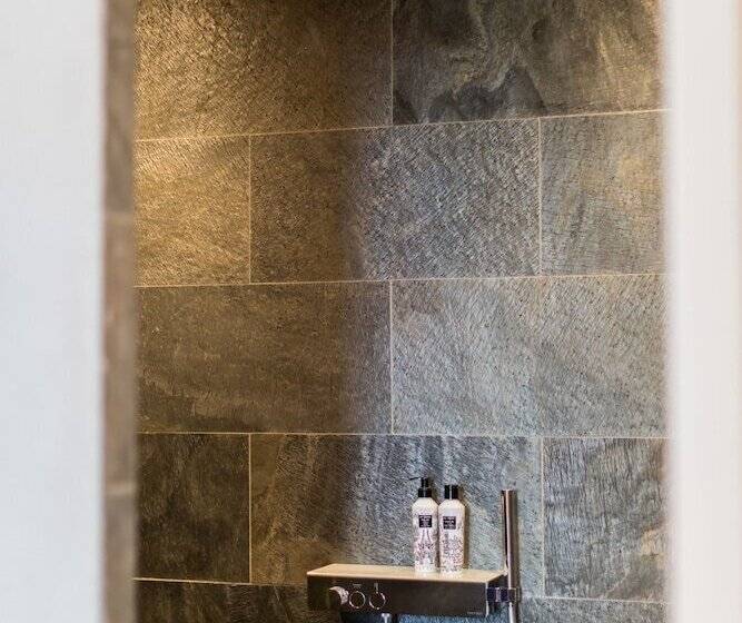 بنسيون Domaine De La Cascade Parfumée