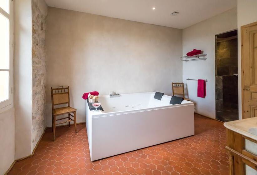 بنسيون Domaine De La Cascade Parfumée