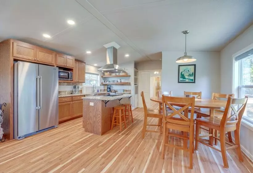 Pet Friendly Canyon Lake Home ~ 3 Mi To Water!