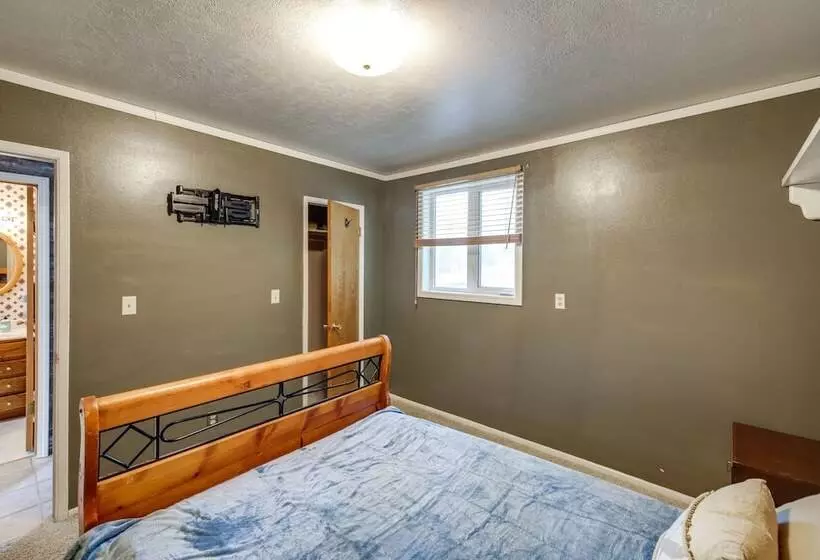 Pet Friendly Montana Abode W/ Balcony & Fireplace!