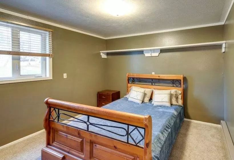 Pet Friendly Montana Abode W/ Balcony & Fireplace!