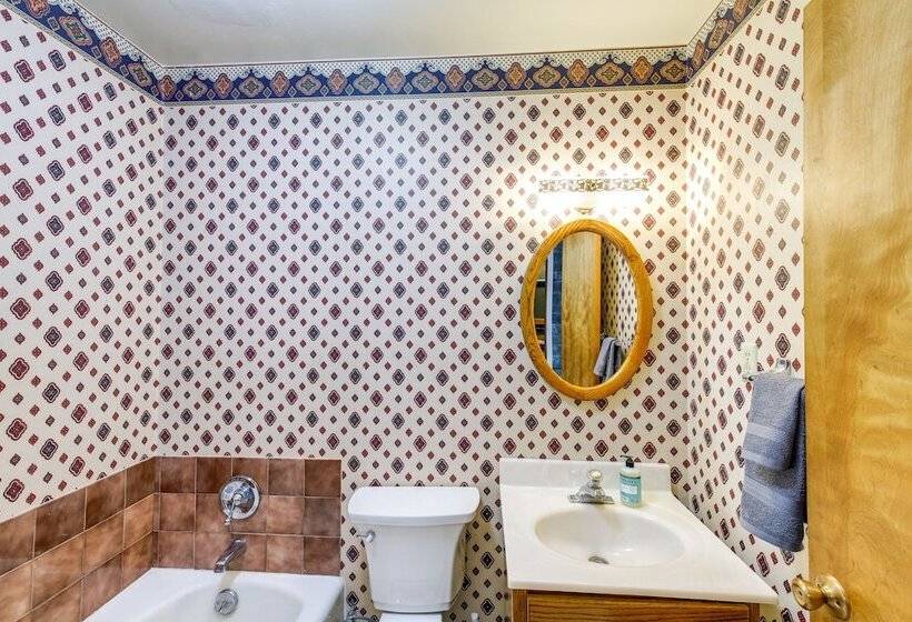 Pet Friendly Montana Abode W/ Balcony & Fireplace!