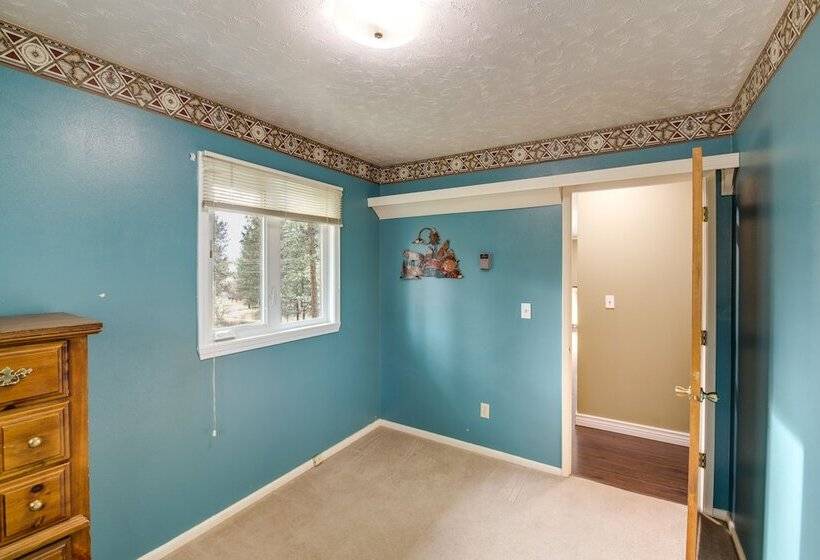 Pet Friendly Montana Abode W/ Balcony & Fireplace!