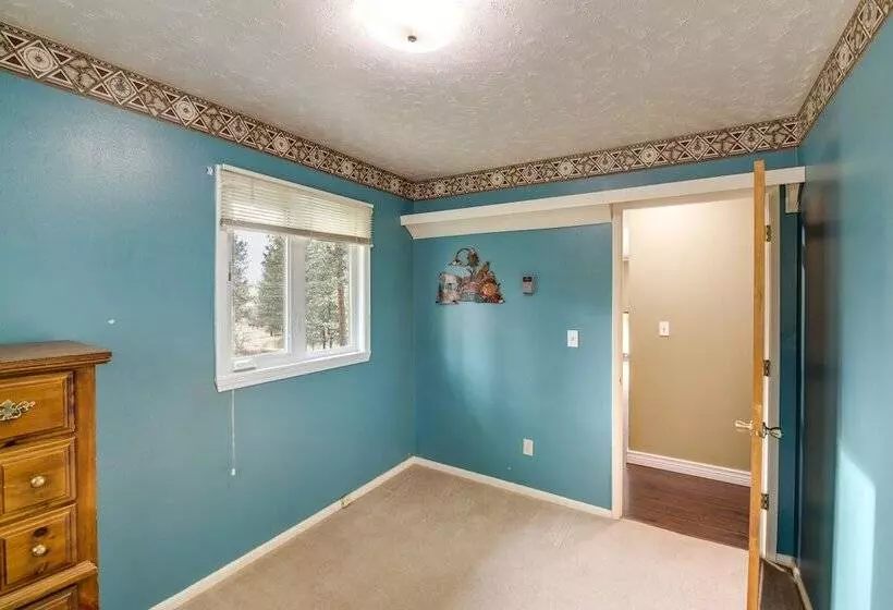 Pet Friendly Montana Abode W/ Balcony & Fireplace!