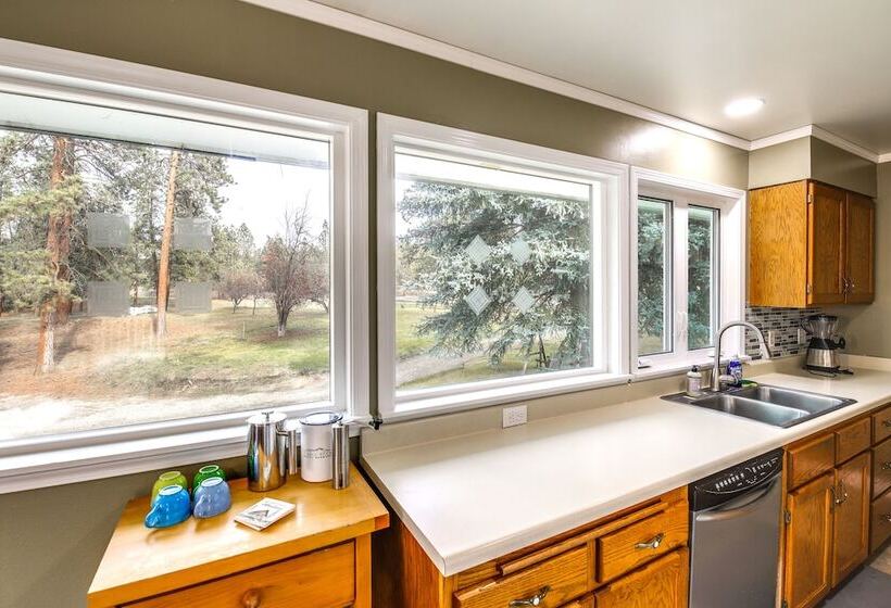 Pet Friendly Montana Abode W/ Balcony & Fireplace!