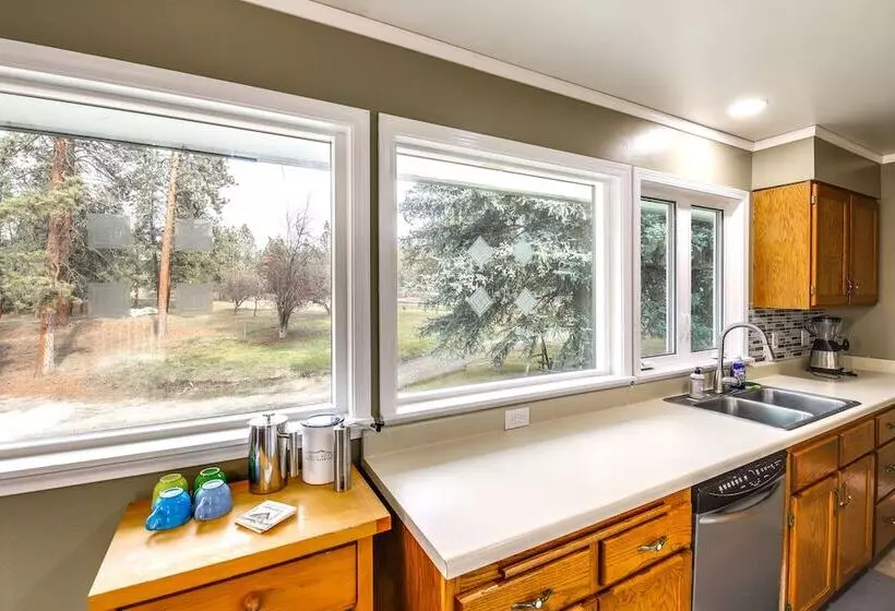 Pet Friendly Montana Abode W/ Balcony & Fireplace!