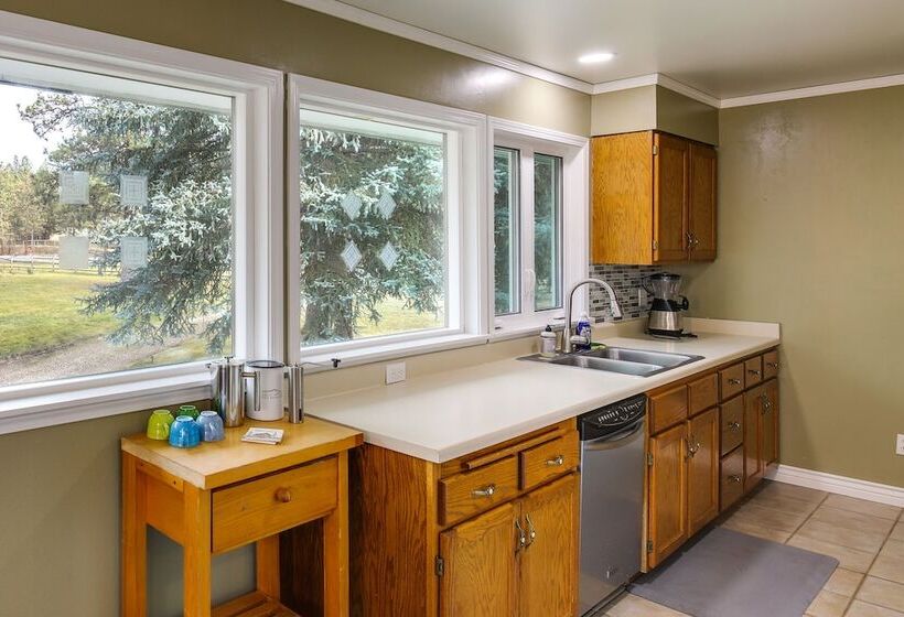 Pet Friendly Montana Abode W/ Balcony & Fireplace!