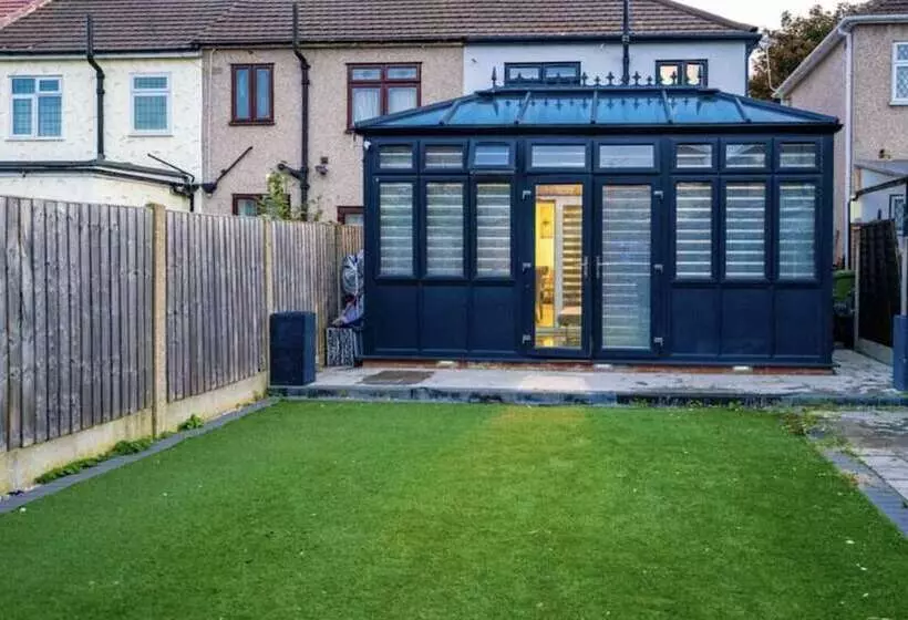 Residenssi Immaculate 3 Bed Luxury House In Dagenham London