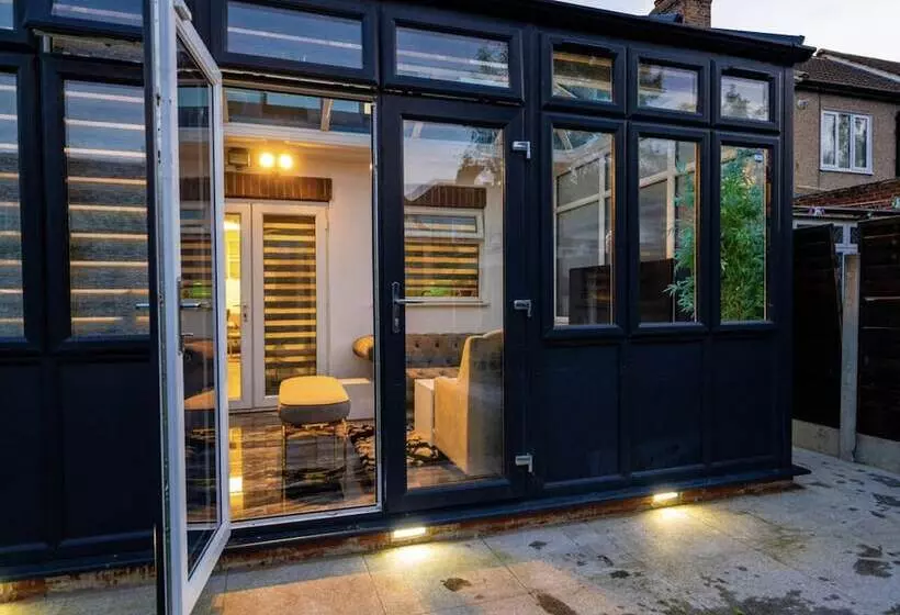 Residenssi Immaculate 3 Bed Luxury House In Dagenham London