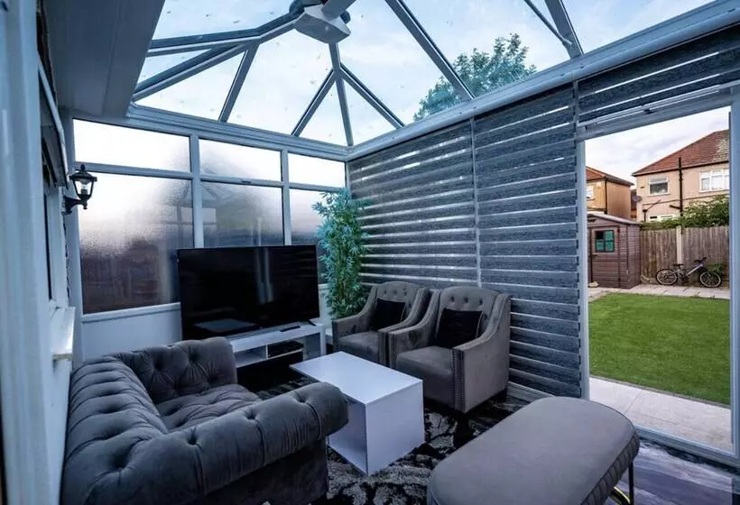 Residenssi Immaculate 3 Bed Luxury House In Dagenham London