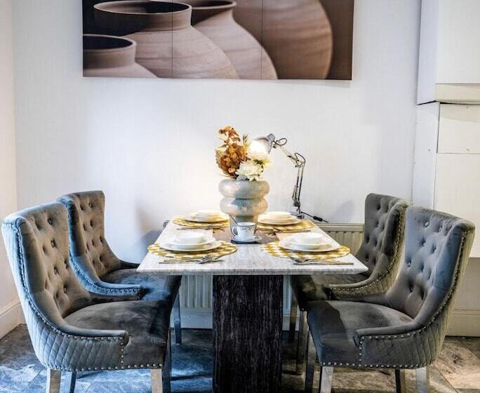 إقامة Immaculate 3 Bed Luxury House In Dagenham London