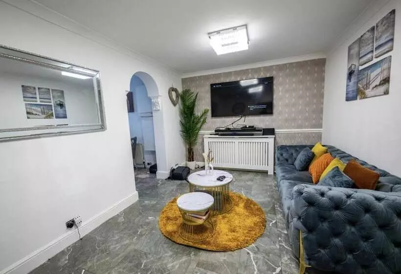 Residenssi Immaculate 3 Bed Luxury House In Dagenham London