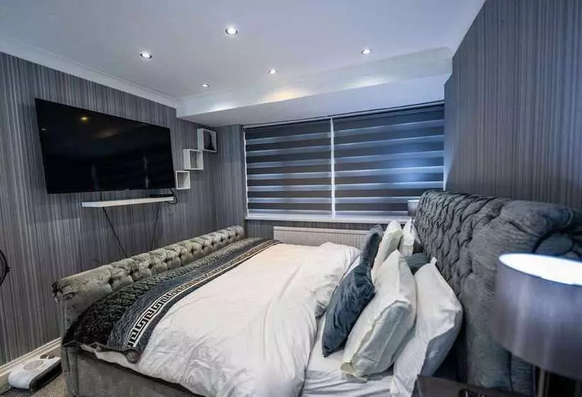 Residenssi Immaculate 3 Bed Luxury House In Dagenham London