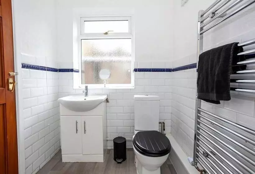 Residenssi Stay Comfortable City Centre Spacious 4 Bed House!