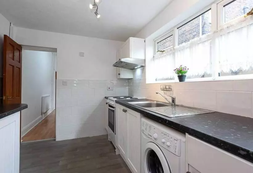 Residenssi Stay Comfortable City Centre Spacious 4 Bed House!