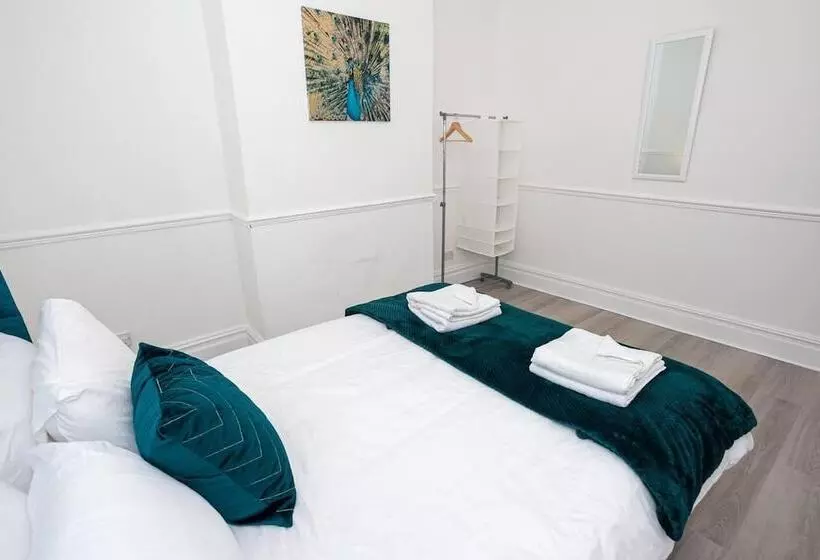 Residenssi Stay Comfortable City Centre Spacious 4 Bed House!