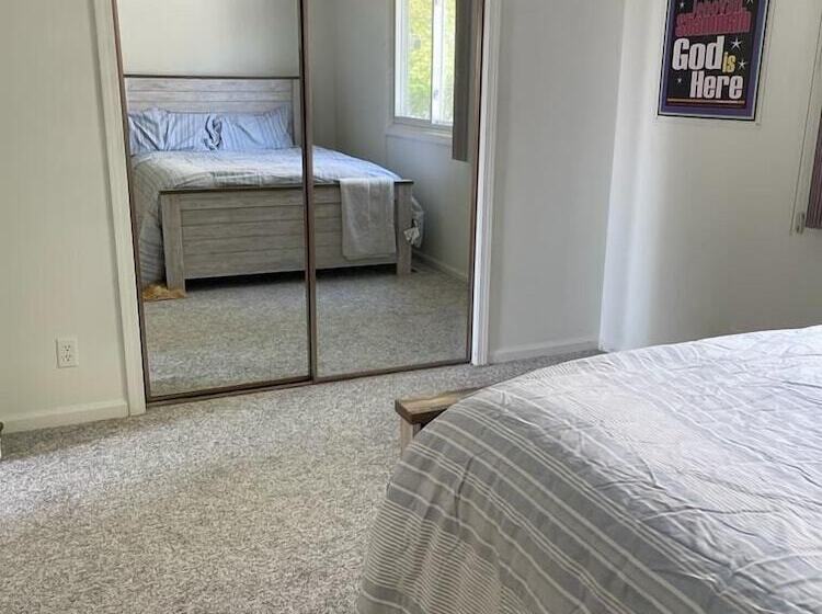 דירת נופש Omaha Homestays