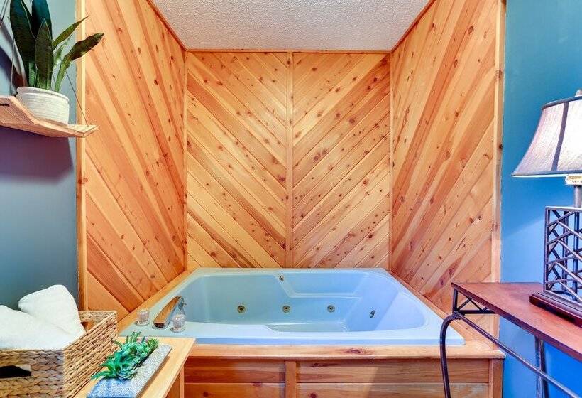 Rustic Masthope Mountain Retreat W/ Private Sauna!