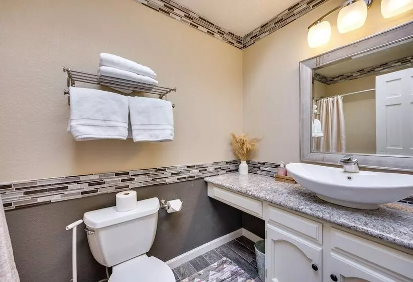 Spacious Colorado Springs Home With Fire Pit!