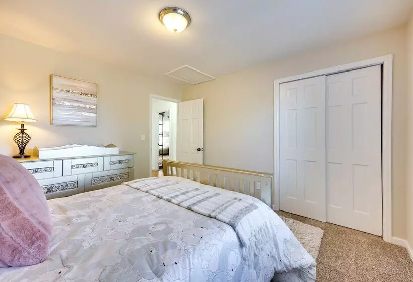 Spacious Colorado Springs Home With Fire Pit!