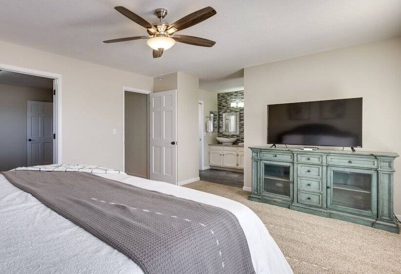 Spacious Colorado Springs Home With Fire Pit!