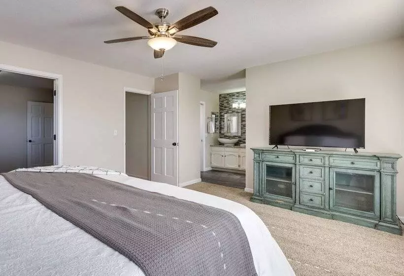 Spacious Colorado Springs Home With Fire Pit!