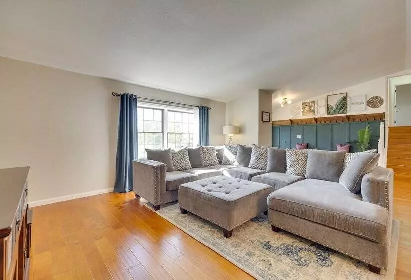 Spacious Colorado Springs Home With Fire Pit!