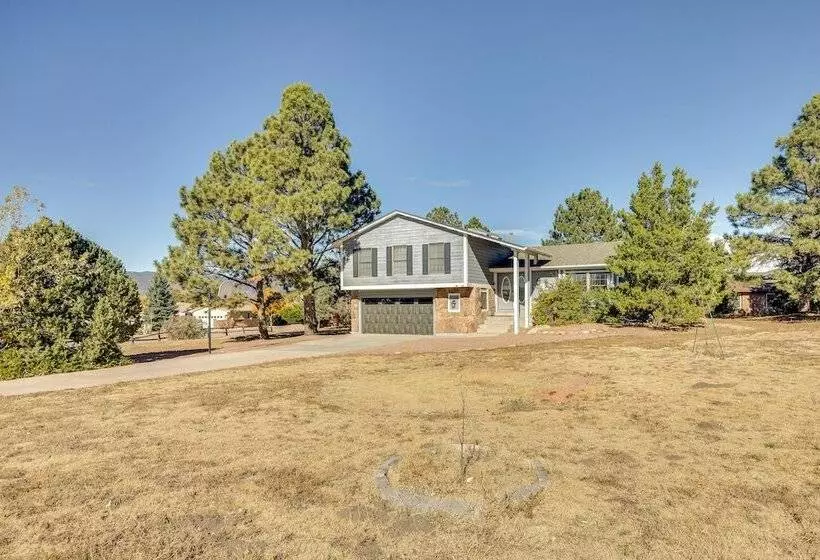 Spacious Colorado Springs Home With Fire Pit!